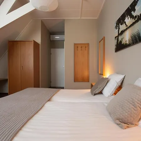 Hotel Restaurant Mondriaan 3*